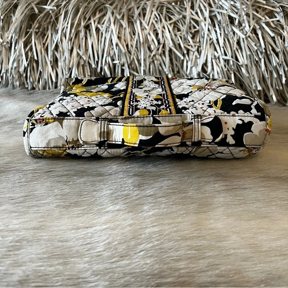 VERA BRADLEY Dogwood 2012 Baby Changing Pad Clutch Black Yellow White Floral